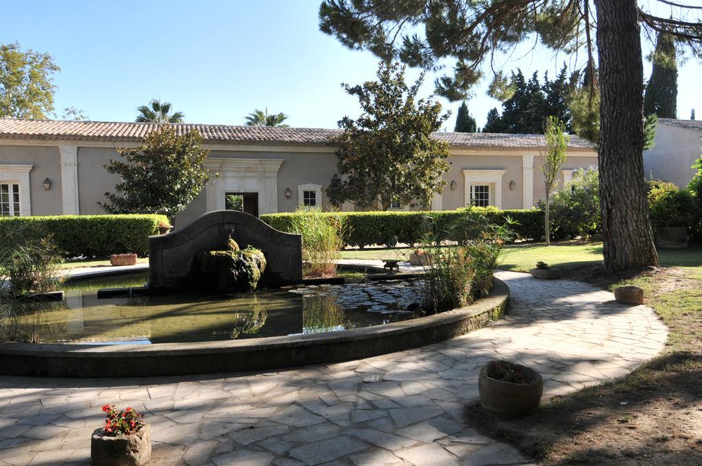 Domaine Du Grand Malherbes Aimargues Bagian luar foto
